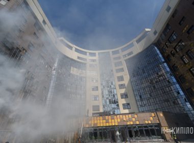 будинок в диму через пожежу