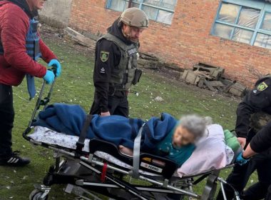 евакуація маломобільної жінки.