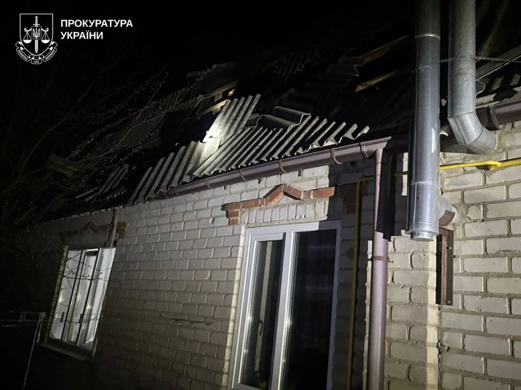 Троє людей постраждали в Люботині через нічні удари БпЛА Троє людей постраждали в Люботині через нічні удари БпЛА