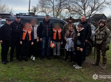 Поліція вдруге евакуювала родину з дітьми.