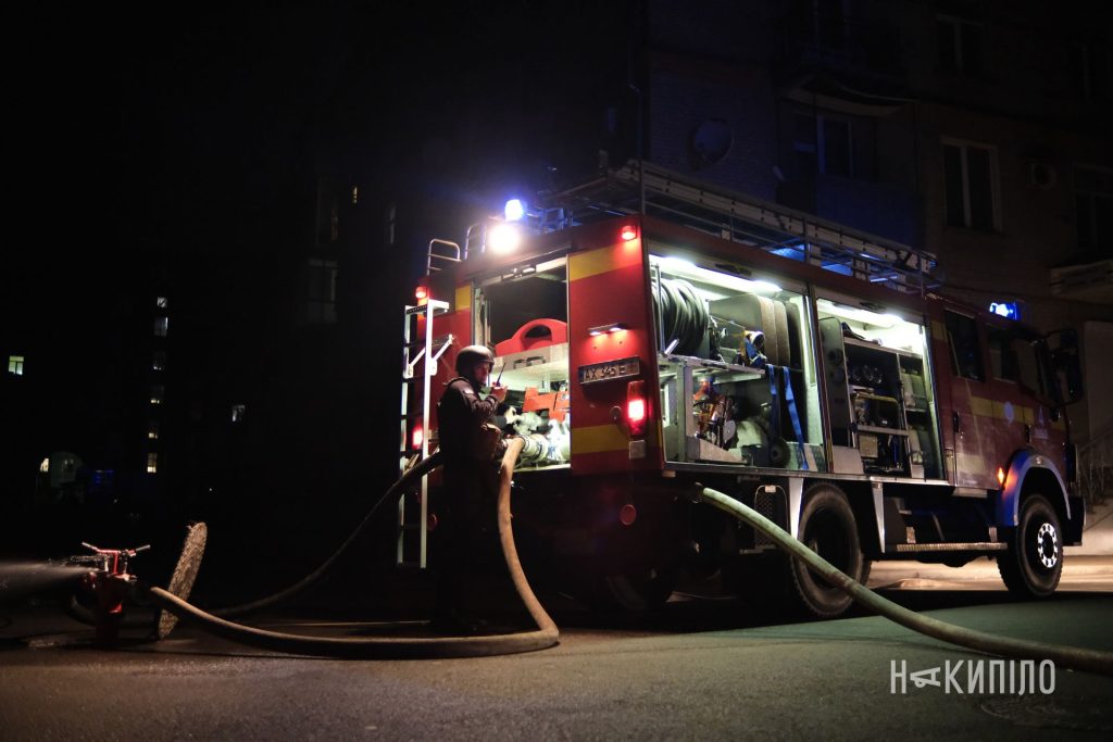 Через удар БпЛА горить будівля в центрі Харкова. Фото Через удар БпЛА горить будівля в центрі Харкова. Фото