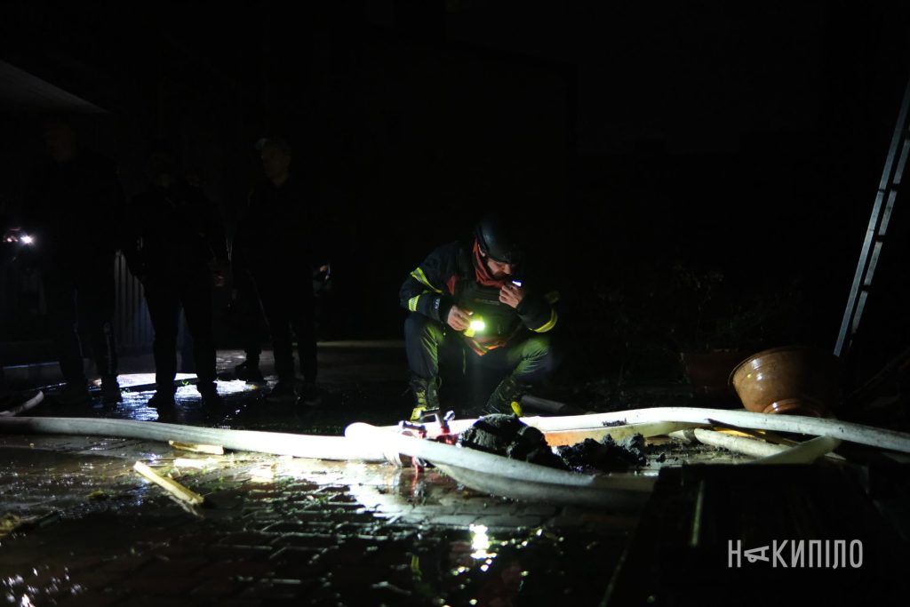 Через удар БпЛА горить будівля в центрі Харкова. Фото Через удар БпЛА горить будівля в центрі Харкова. Фото