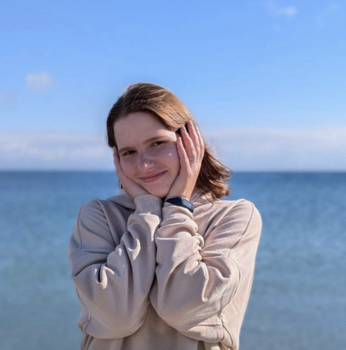 Від дитячої гри у «школу» до реального класу: що відбувається з мрією стати вчителем? Оля Левчук, учасниця програми «Навчай». Фото: Оля Левчук