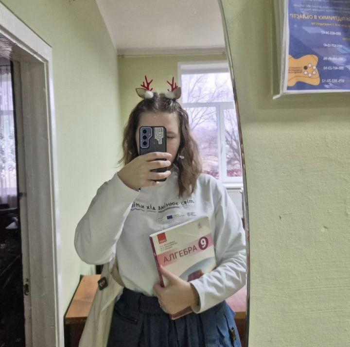 Від дитячої гри у «школу» до реального класу: що відбувається з мрією стати вчителем? Оля Левчук, учасниця програми «Навчай». Фото: Оля Левчук