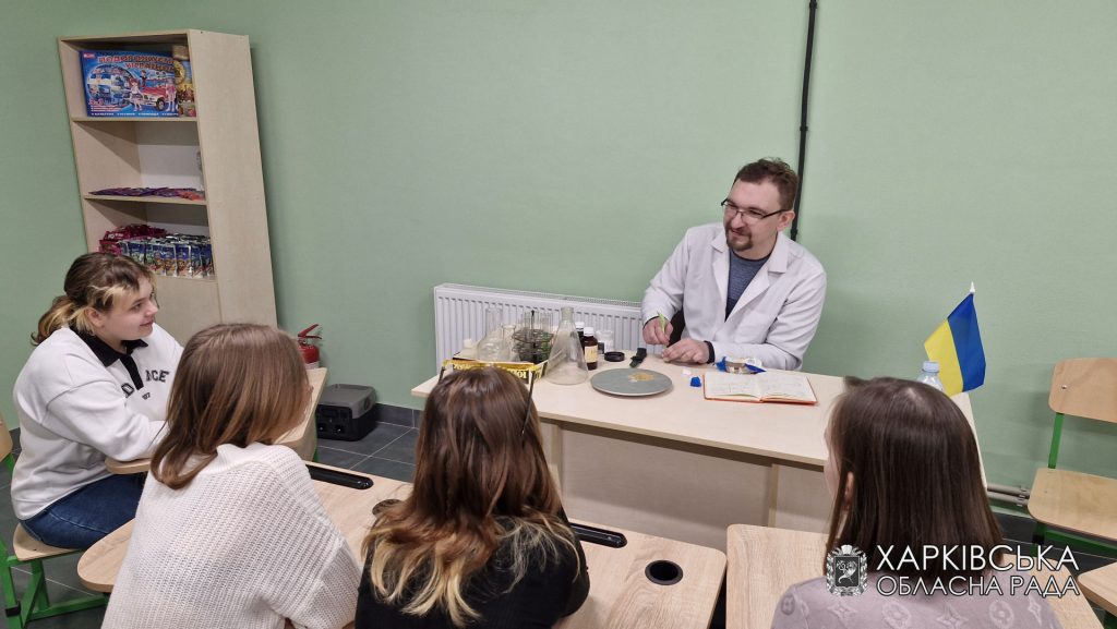 «Хочеться, аби війна закінчилася, але поки ми тут — працюємо». Історія вчительки з Мерефи «Хочеться, аби війна закінчилася, але поки ми тут — працюємо». Історія вчительки з Мерефи