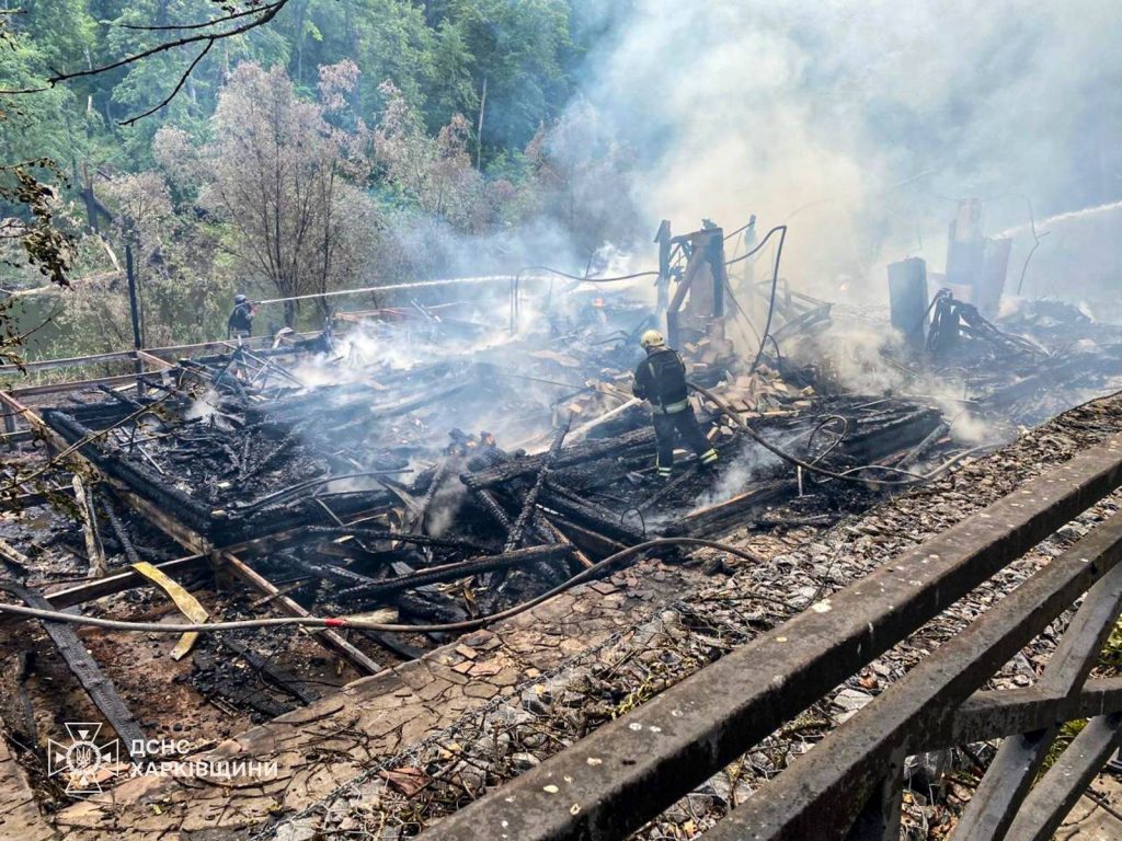 БпЛА поцілив по базі відпочинку на Харківщині. Виникла пожежа БпЛА поцілив по базі відпочинку на Харківщині. Виникла пожежа