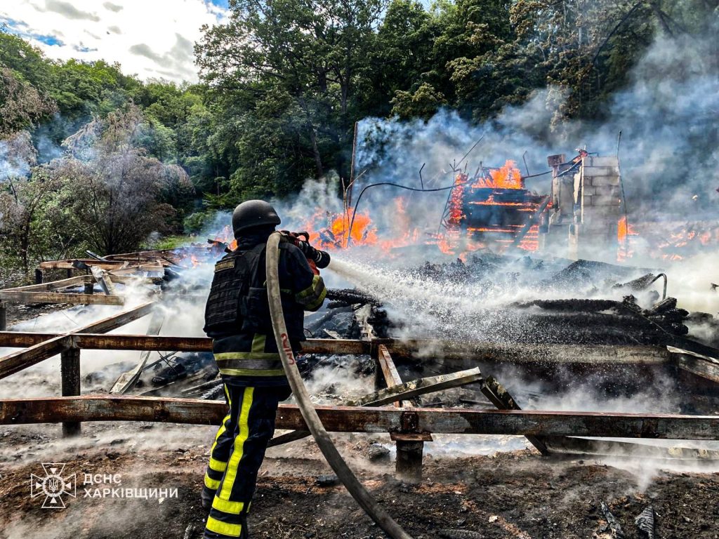 БпЛА поцілив по базі відпочинку на Харківщині. Виникла пожежа