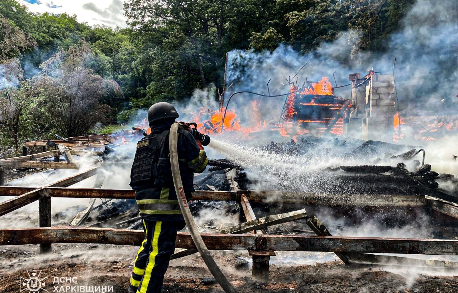Пожежа на базі відпочинку в Печенізькій громаді через удар БпЛА