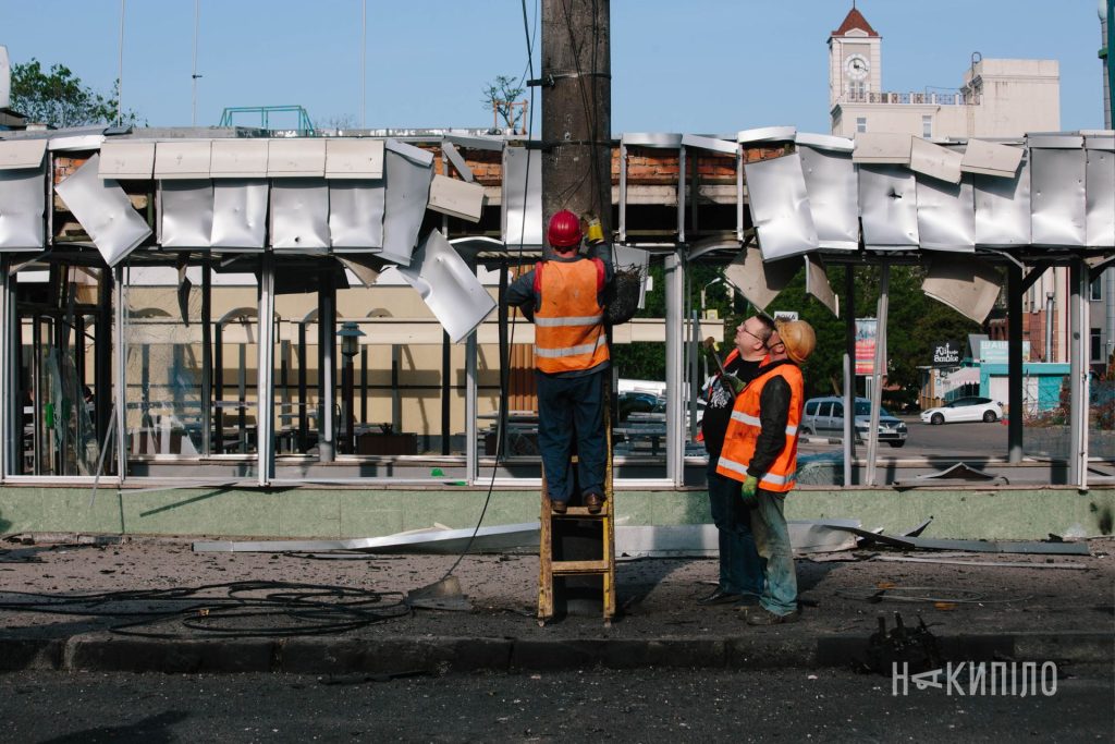 Наслідки атаки на центр Харкова. Фоторепортаж Наслідки атаки на центр Харкова. Фоторепортаж