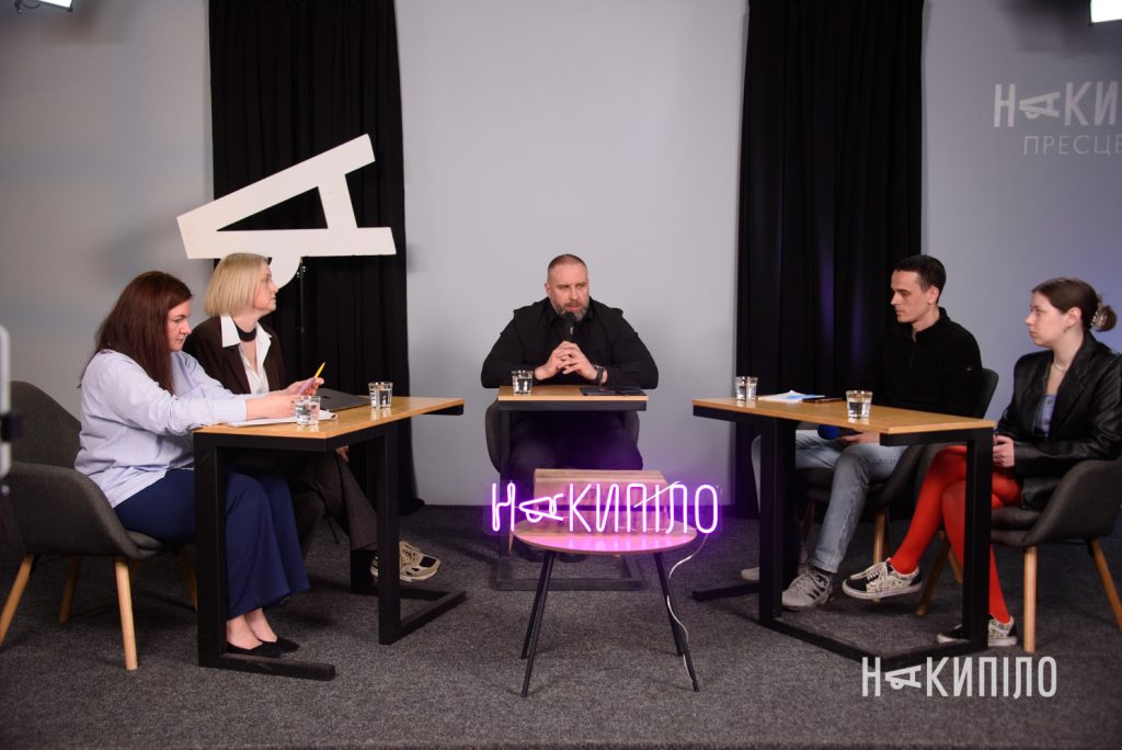 Примусова евакуація дітей, люди в сірій зоні: як влада працює із прифронтовими громадами Примусова евакуація дітей, люди в сірій зоні: як влада працює із прифронтовими громадами