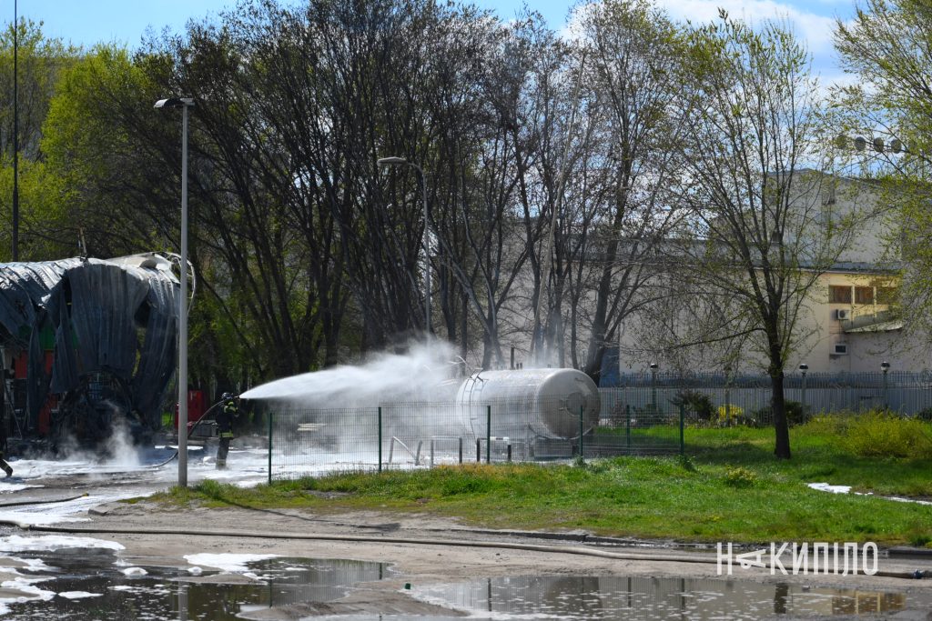 БпЛА масовано атакували Харків: під ударом — АЗС. Фото (оновлено) БпЛА масовано атакували Харків: під ударом — АЗС. Фото (оновлено)
