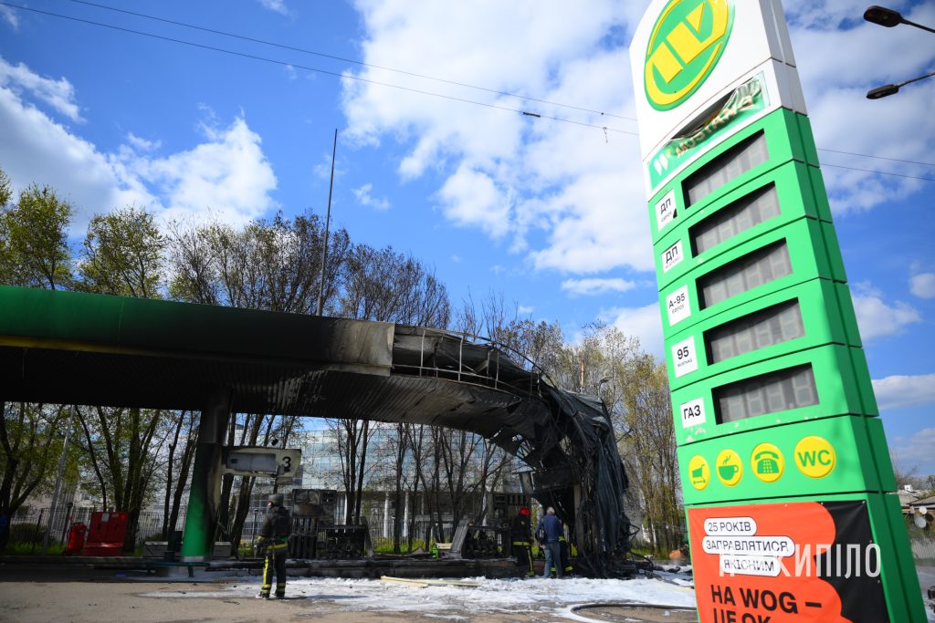 БпЛА масовано атакували Харків: під ударом — АЗС. Фото (оновлено) БпЛА масовано атакували Харків: під ударом — АЗС. Фото (оновлено)