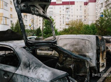 У Харкові російський безпілотник пошкодив дев'ять автівок