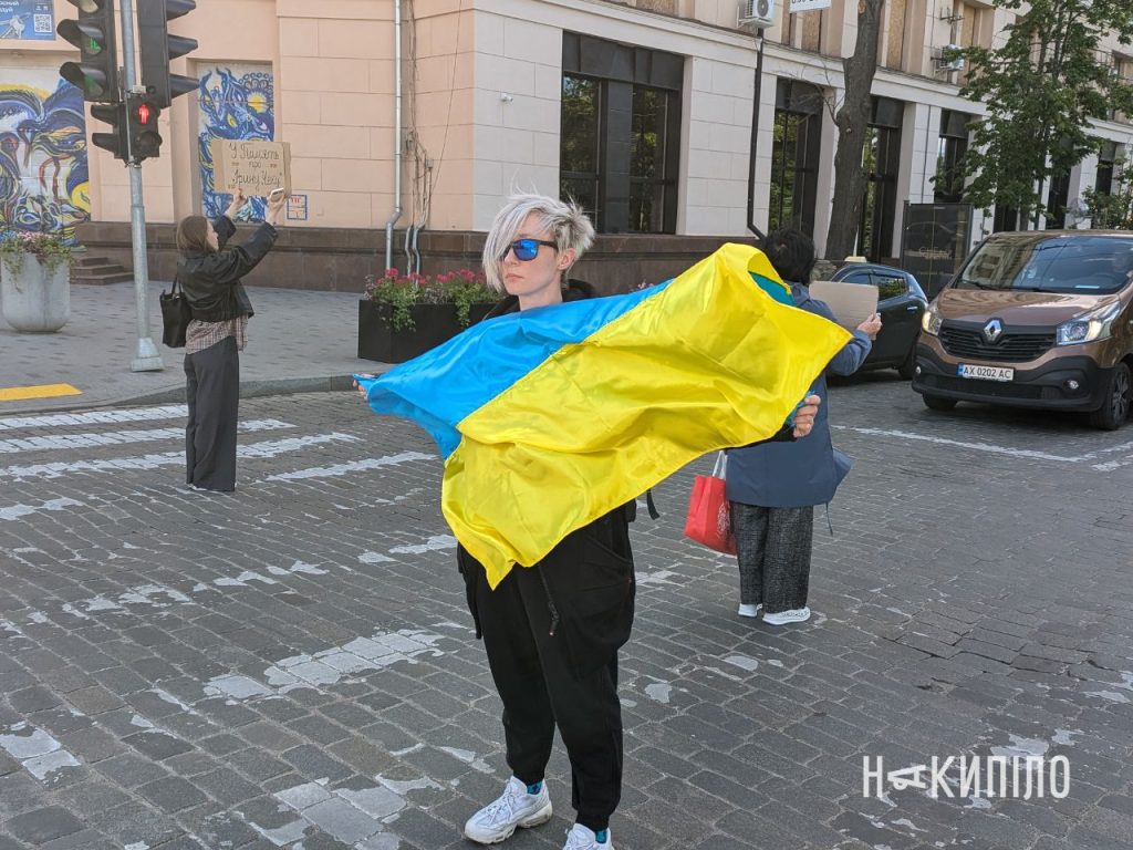 Хвилина мовчання на честь парамедикині Ірини Цибух. Фото Хвилина мовчання на честь Ірини Цибух. Акція в Харкові