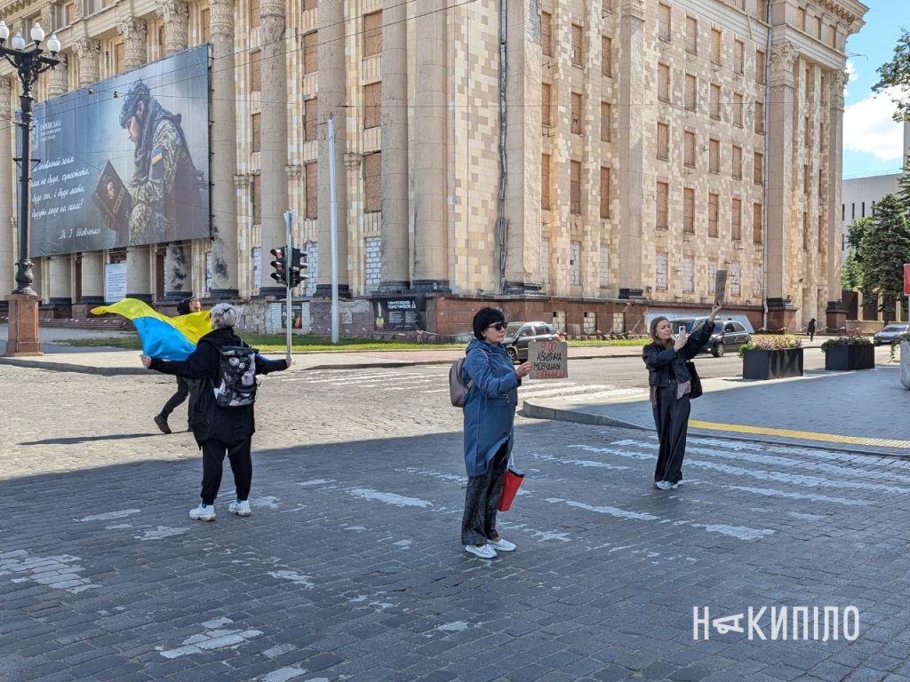 Хвилина мовчання на честь парамедикині Ірини Цибух. Фото Хвилина мовчання на честь Ірини Цибух. Акція в Харкові