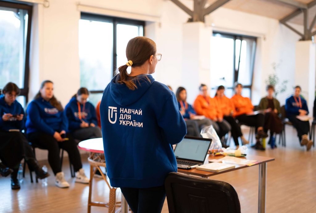 Навчати дітей і пишатися роботою: чому молоді вчителі обирають села Навчати дітей і пишатися роботою: чому молоді вчителі обирають села