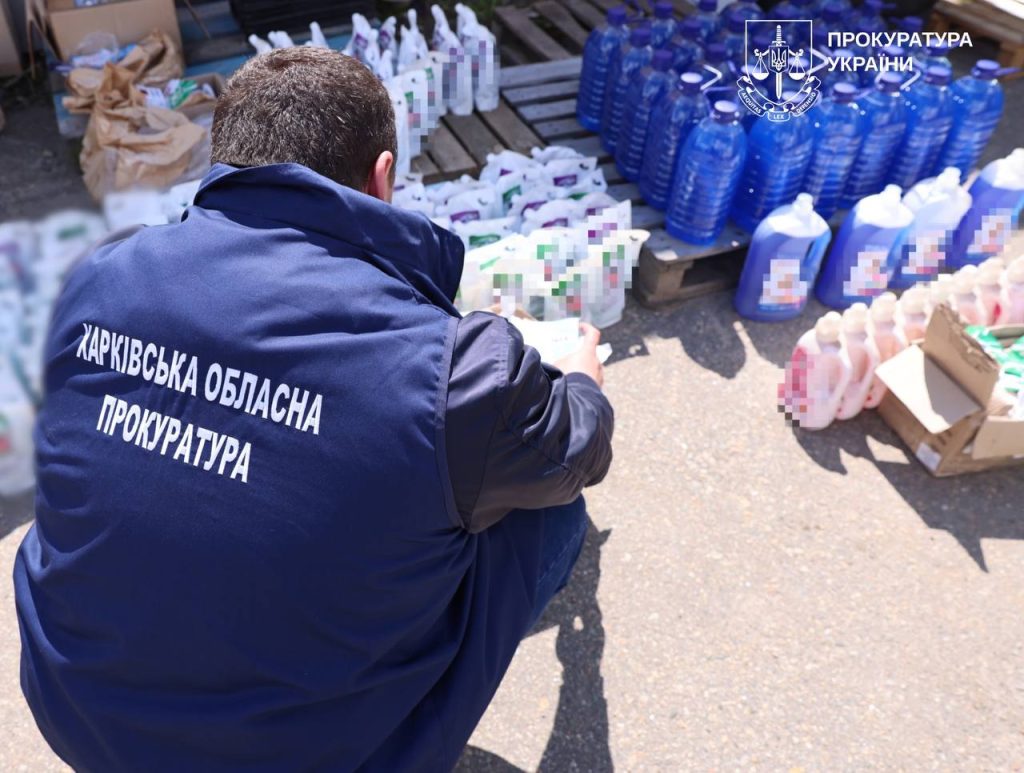 Зловмисники в Харкові підробляли мийні засоби під світові бренди й продавали по всій країні Зловмисники в Харкові підробляли мийні засоби під світові бренди й продавали по всій країні