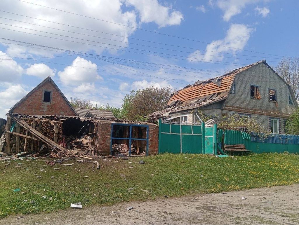 росіяни вбили дроном чоловіка на Харківщині Близько 11:10 FPV-дрони вбили 60-річного чоловіка в селі Рясне Золочівської громади.