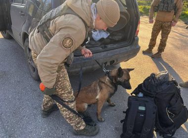 Бригада «Скіфи» зупинила автівку, що перевозила понад 90 автоматів