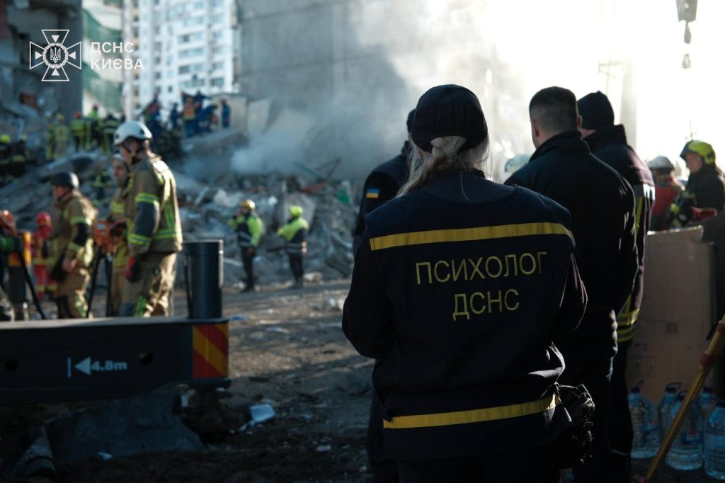 Масована атака на Україну триває вже другу добу Масована атака на Україну триває вже другу добу