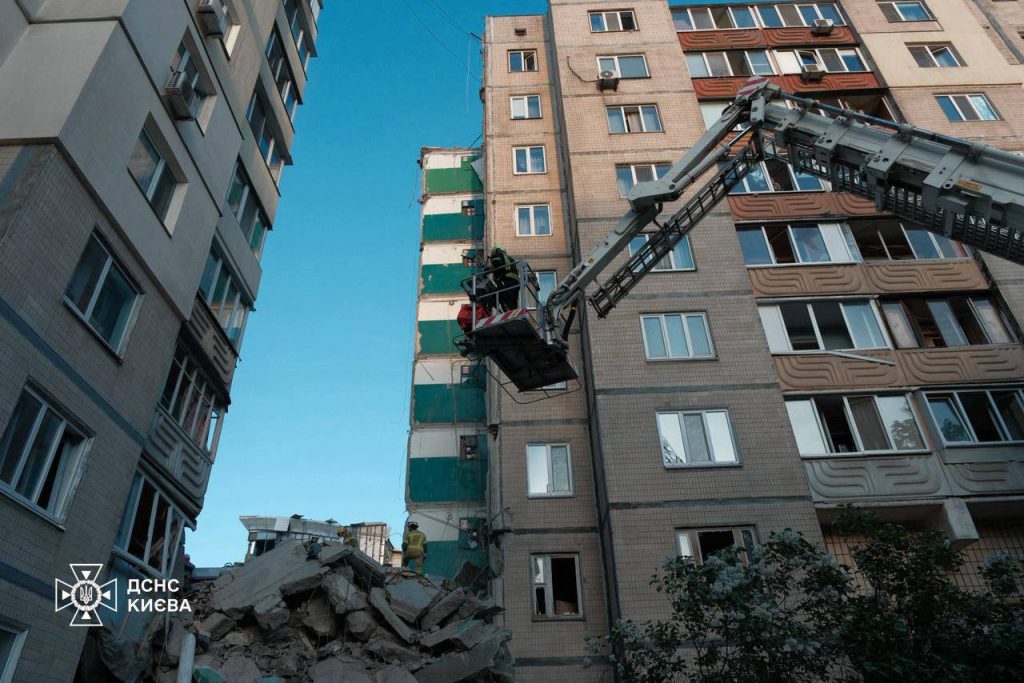Масована атака на Україну триває вже другу добу Масована атака на Україну триває вже другу добу
