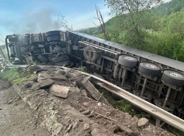 Вантажіка, в яку поцілив БпЛА на околиці Харкова