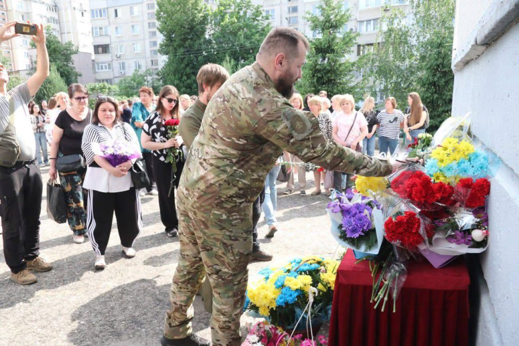 У Харкові встановили меморіальні дошки загиблим військовим У Харкові встановили меморіальні дошки загиблим військовим