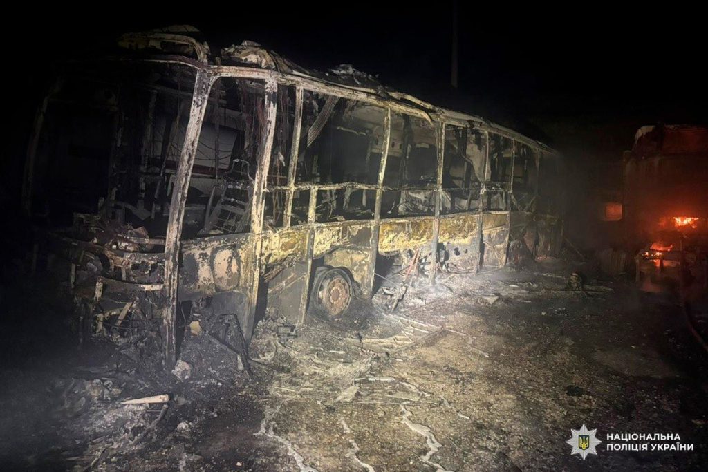 18 людей, серед яких дитина, постраждали на Харківщині за добу Знищений автобус на Харківщині