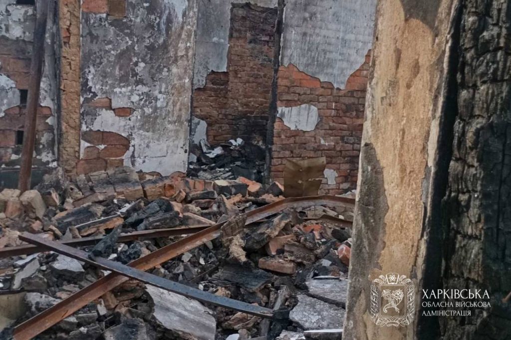 Постраждали дві людини й померла корова через росіян на Харківщині зруйнований російський ударом будинок у селі Клинова-Новоселівка