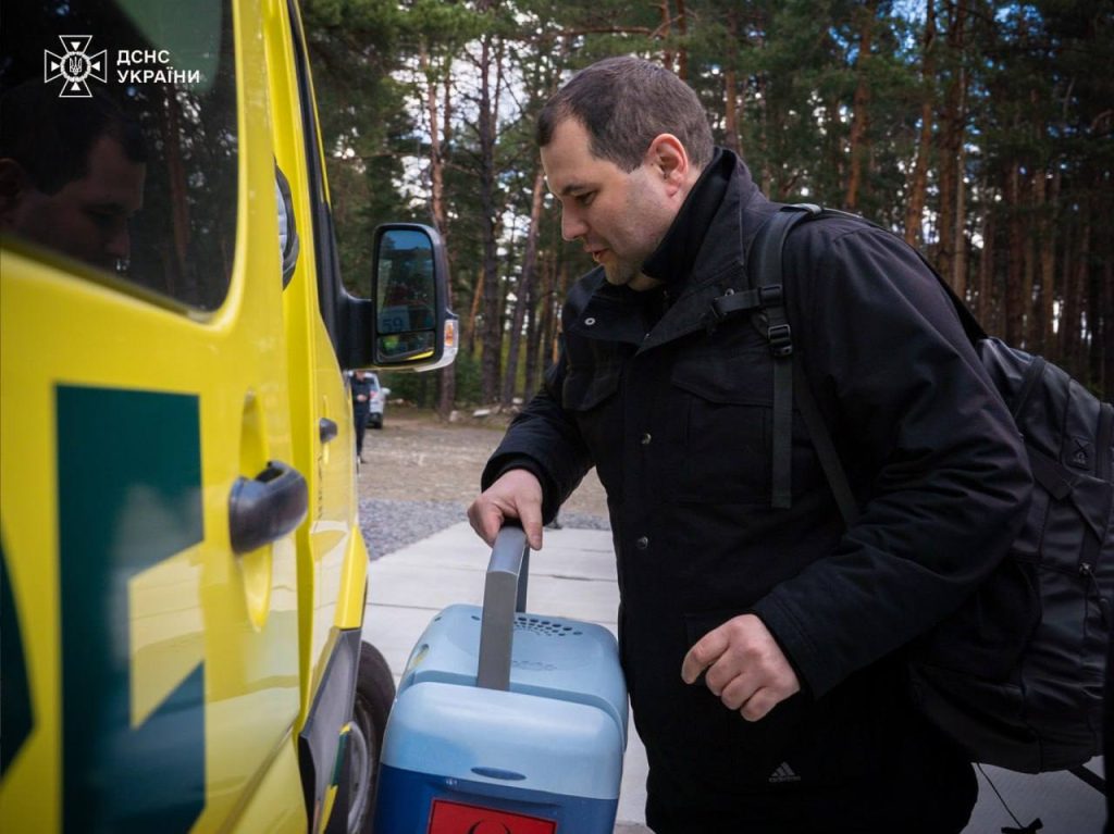 ДСНС підійнялася в небо, аби доставити дитині печінку для трансплантації Авіація ДСНС підійнялася в небо, аби доставити дитині печінку для трансплантації