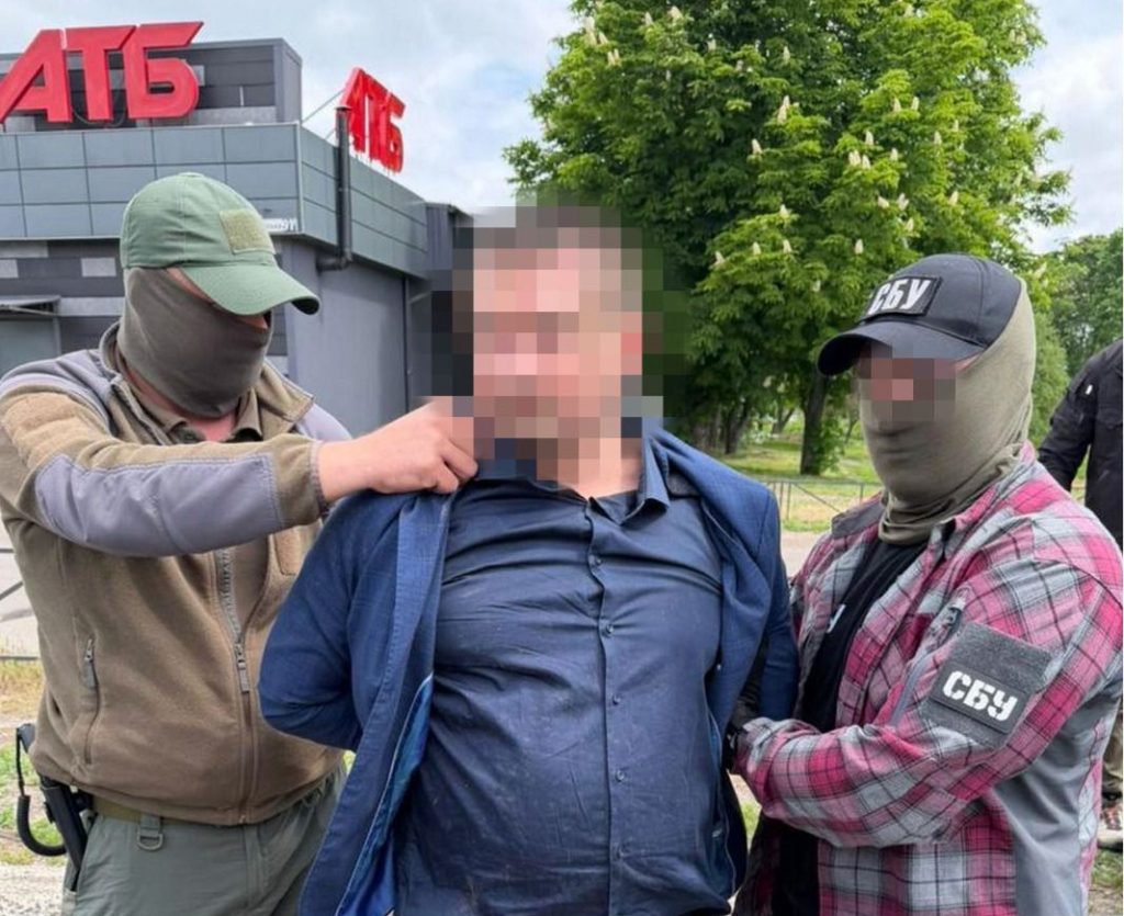 СБУ затримала в Берестині адвоката, який вимагав хабар за вплив на суддю СБУ затримала в Берестині адвоката, який вимагав хабар за вплив на суддю