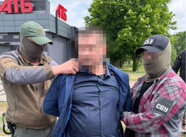 СБУ затримала в Берестині адвоката, який вимагав хабар за вплив на суддю