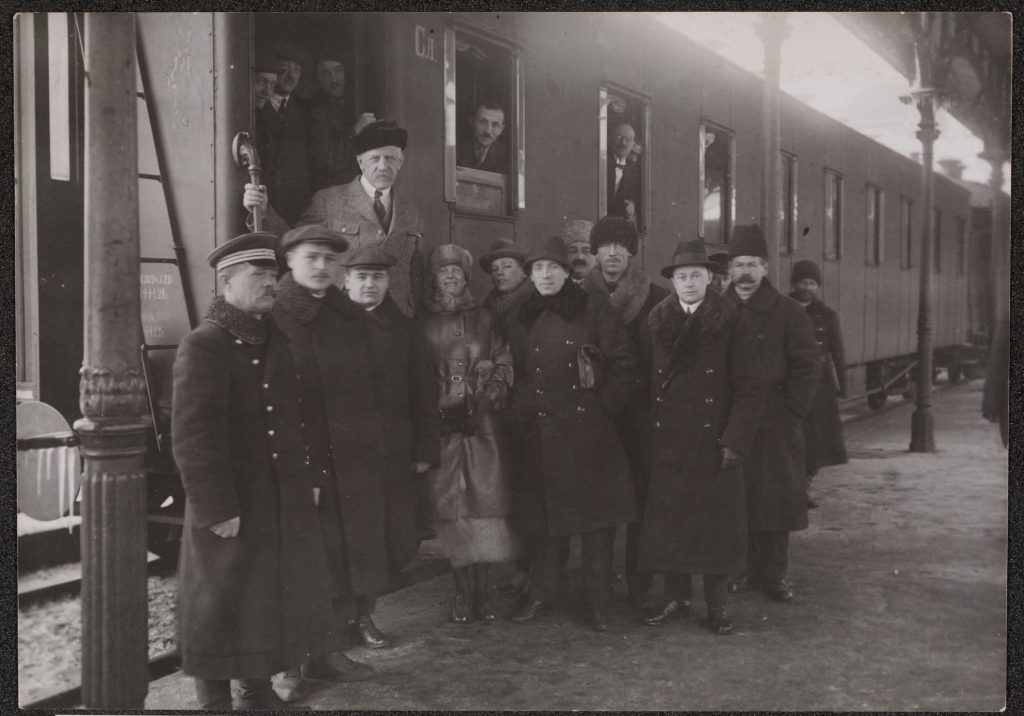 Полярник, дипломат, гуманіст. Як норвежець Фрітьйоф Нансен рятував Україну від голоду в 1920-х Фрітьйоф Нансен на Харківському вокзалі, 1923 р.