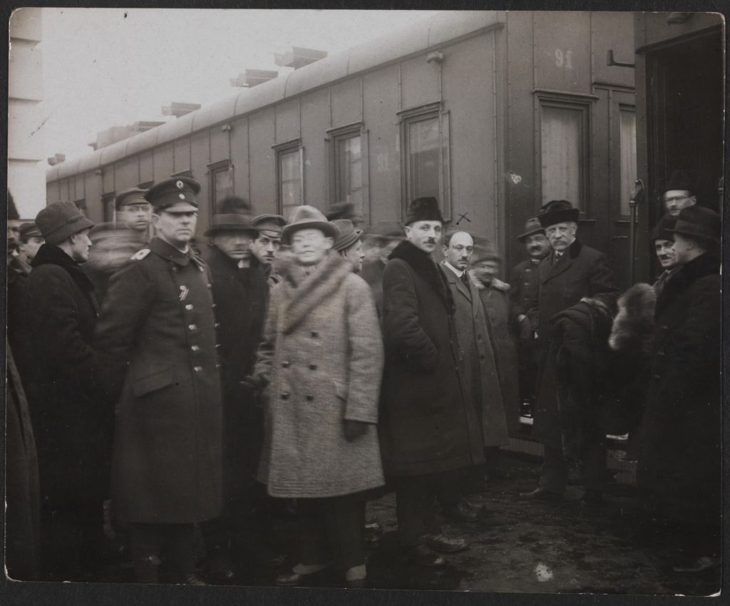 Полярник, дипломат, гуманіст. Як норвежець Фрітьйоф Нансен рятував Україну від голоду в 1920-х Фрітьйоф Нансен на залізничному вокзалі в Харкові