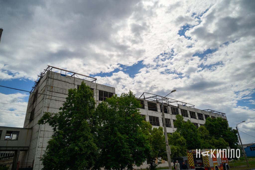 Кількість загиблих вогнеборців через ракетний удар росії збільшилася до шести Наслідки обстрілу Харкова 15 червня 2026 року
