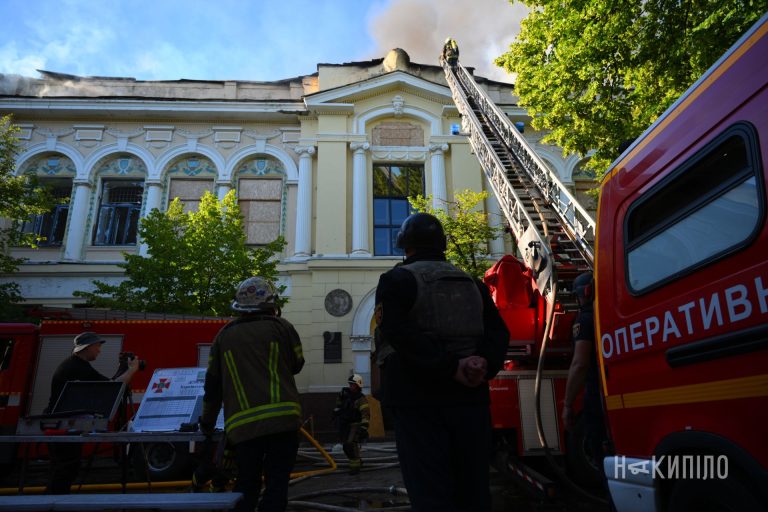 Чи дійсно ми залишаємо музеї в нашій тривожній валізі?