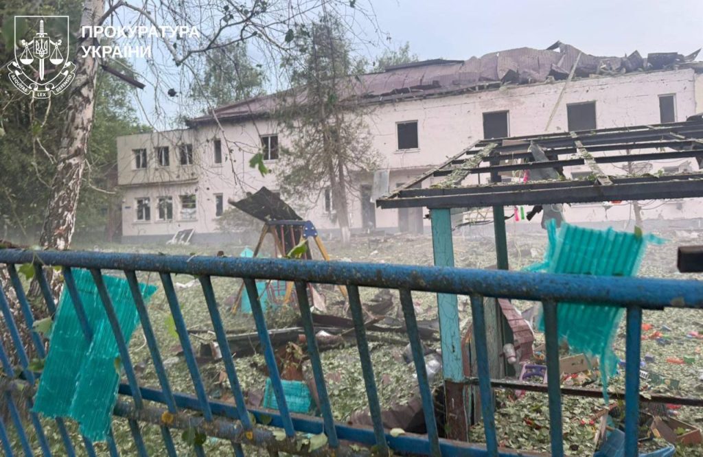 Харків, Чугуїв, Рокитне під обстрілами. Загинули три людини, ще 22 — постраждали Харків, Чугуїв, Рокитне під обстрілами. Загинули три людини, ще 22 — постраждали