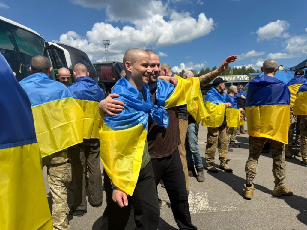 Новий обмін: Україна повернула 185 додому оборонців Новий обмін: Україна повернула 185 додому оборонців