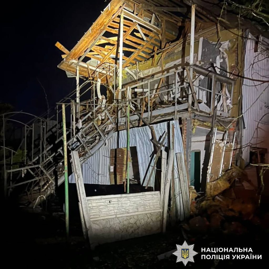 Ворожі удари вбили поліціянта на Харківщині. Постраждали восьмеро Ворожі удари вбили поліціянта на Харківщині. Постраждали восьмеро