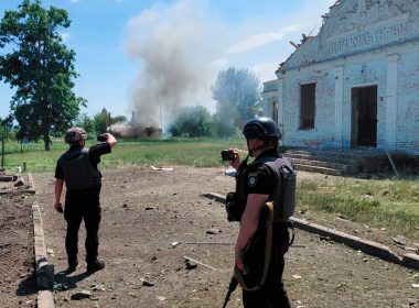 Поліція документує наслідки влучань через російські удари