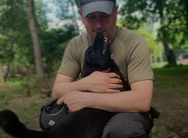 Пес Балу разом із військовим Микитою