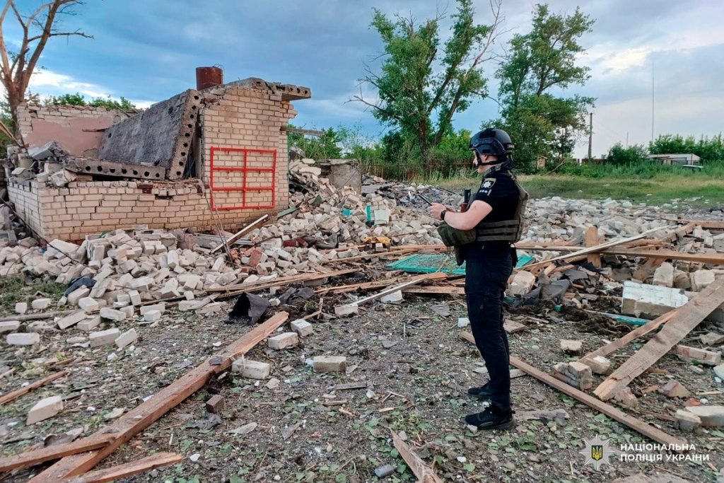 Минулої доби шість людей постраждали на Харківщині Руйнування через російську атаку