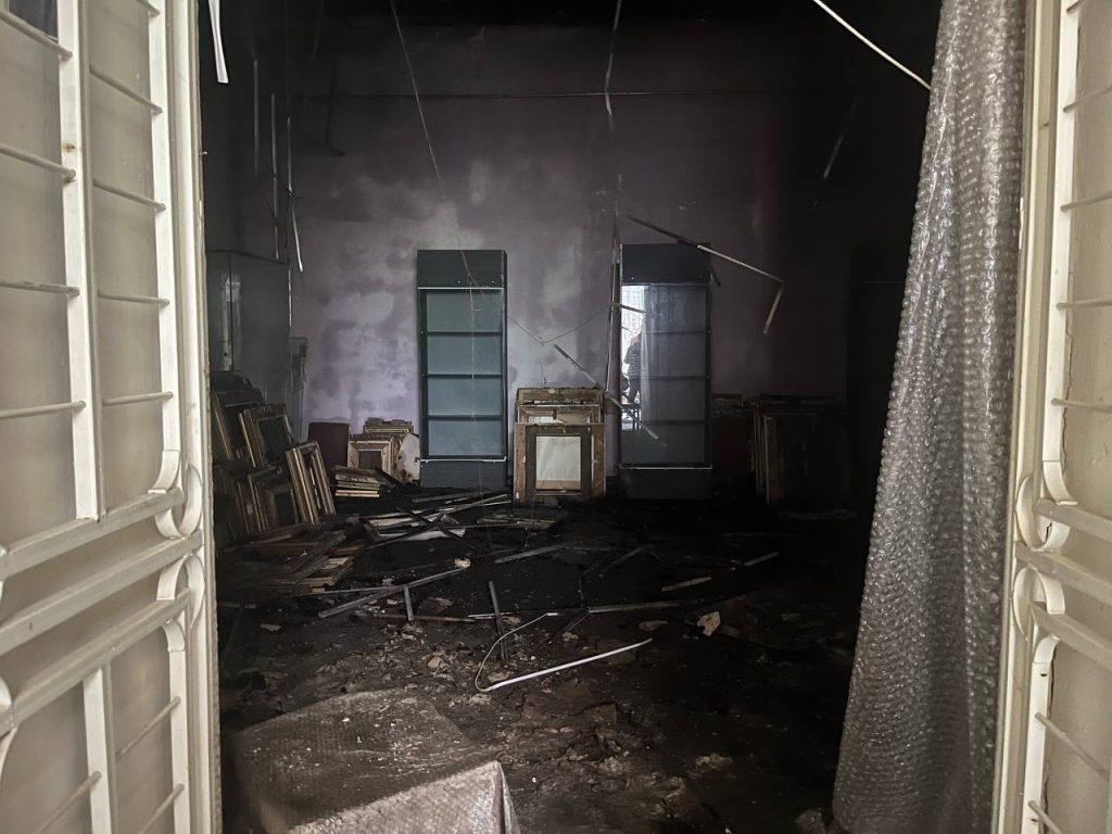 Більше тисячі експонатів пошкодили в Харківському художньому музеї Більше тисячі експонатів пошкодили в Харківському художньому музеї