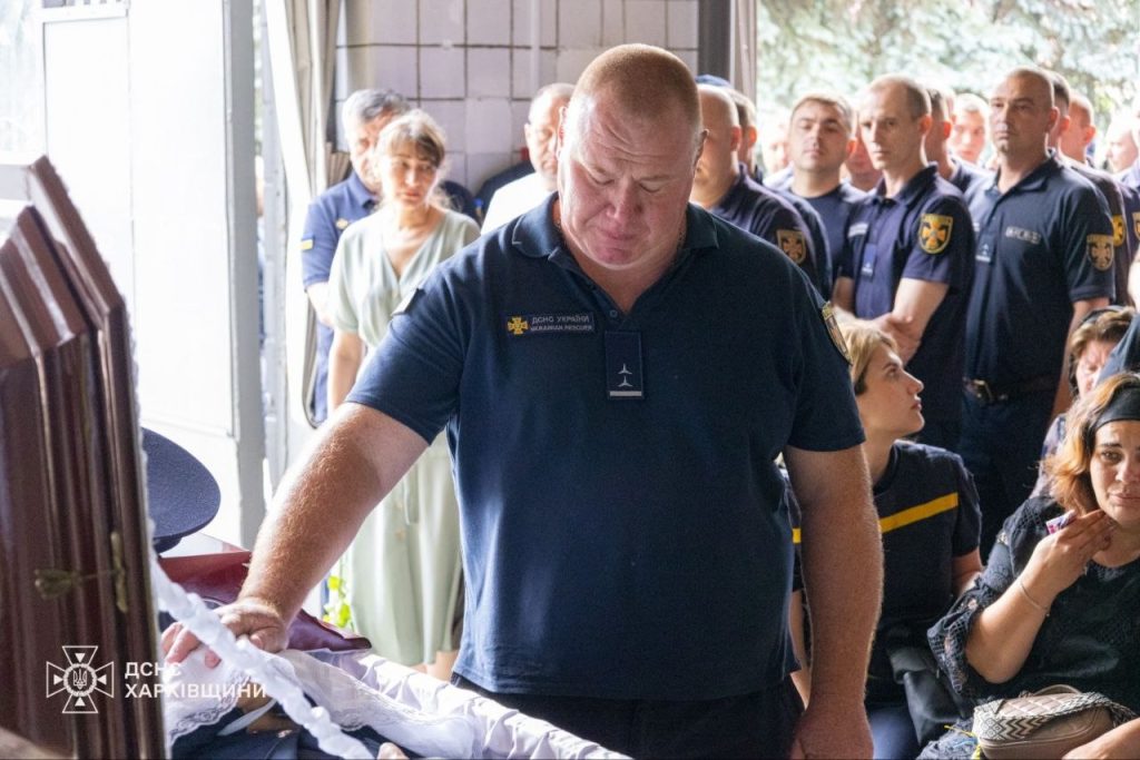 У Харкові попрощалися з рятувальником, якого вбила росія У Харкові попрощалися з рятувальником, якого вбила росія