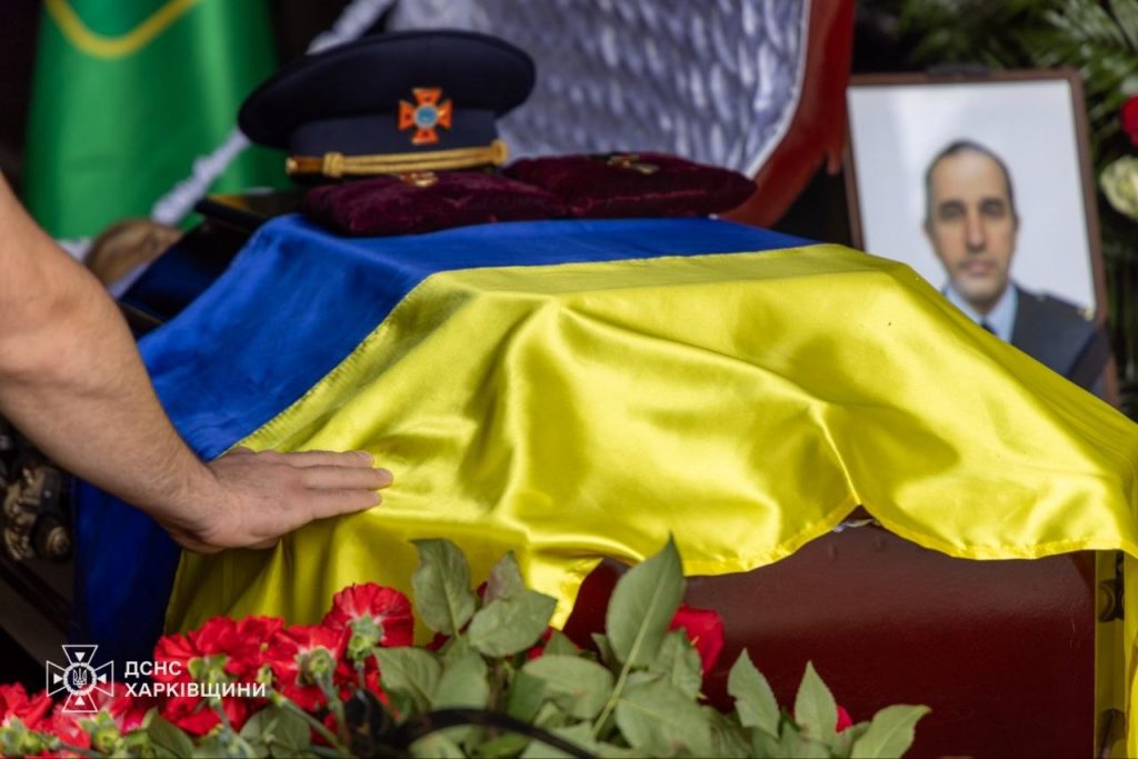 У Харкові попрощалися з рятувальником, якого вбила росія У Харкові попрощалися з рятувальником, якого вбила росія