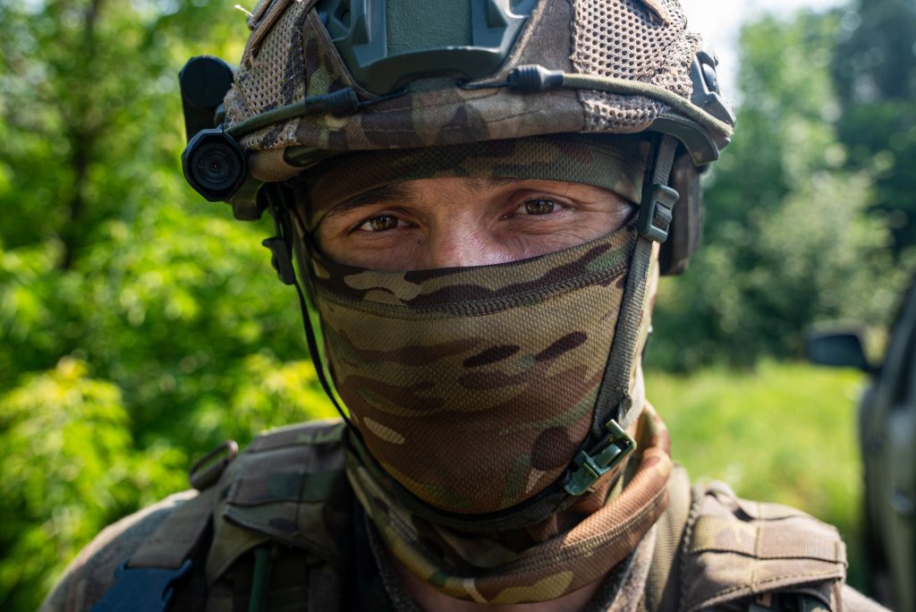 Бойовий медик вивів поранених пішки з Добропілля Військовий