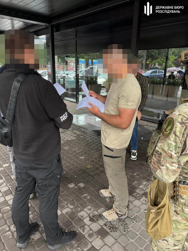 ДБР підозрює військового полку «Скеля» у насильстві над іншими оборонцями ДБР підозрює військового полку «Скеля» у насильстві над іншими оборонцями