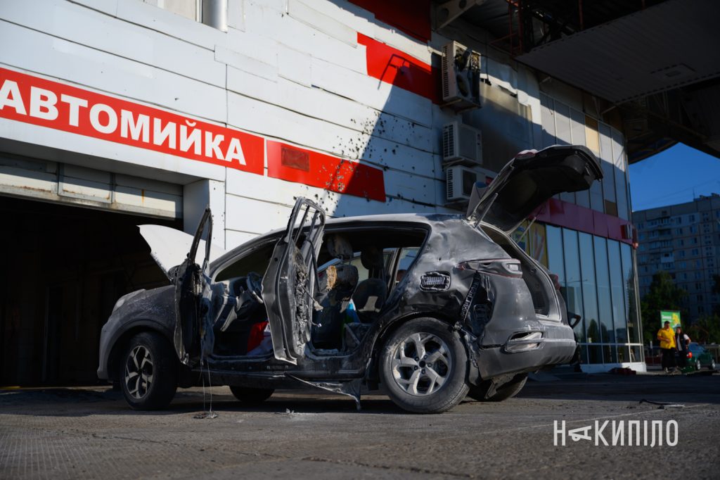 Троє людей постраждали в Харкові через удар дрона по АЗС. Фото Троє людей постраждали в Харкові через удар дрона по АЗС. Фото