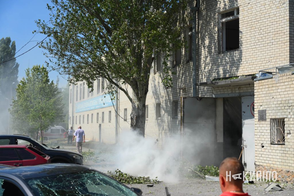 Фото з місця влучання КАБів у Харкові 7 липня. Оновлено Фото з місця влучання КАБів у Харкові 7 липня. Оновлено