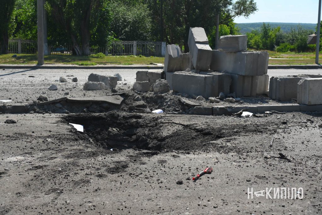 По Харкову росіяни вдарили трьома КАБами. Загинула людина. Є постраждалі По Харкову росіяни вдарили трьома КАБами. Загинула людина. Є постраждалі